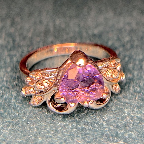 Size 7 Ladies Purple Heart with Angel Wings Fashion Jewelry Ring - Picture 3 of 3
